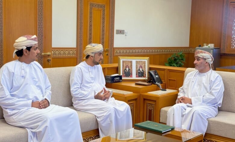 لقاء والي بركاء بمدير إدارة حماية المستهلك