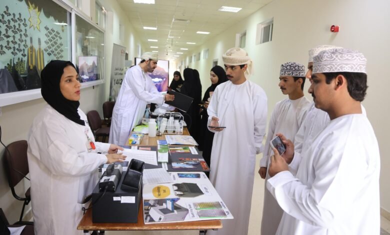 الأسبوع الوطني بكلية التربية بالرستاق