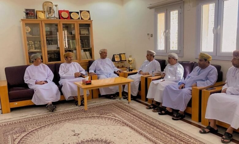 والي أدم يناقش احتياجات الولاية