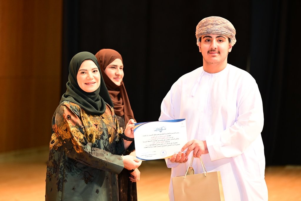 تكريم المجيدين في تعليمية ظفار