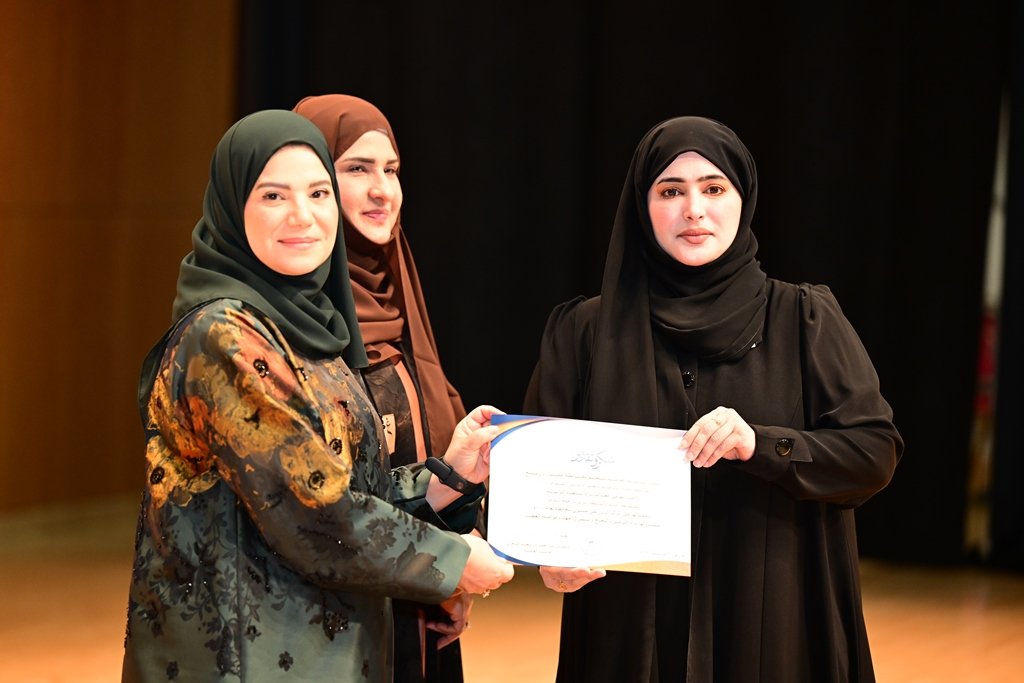 تكريم المجيدين في تعليمية ظفار