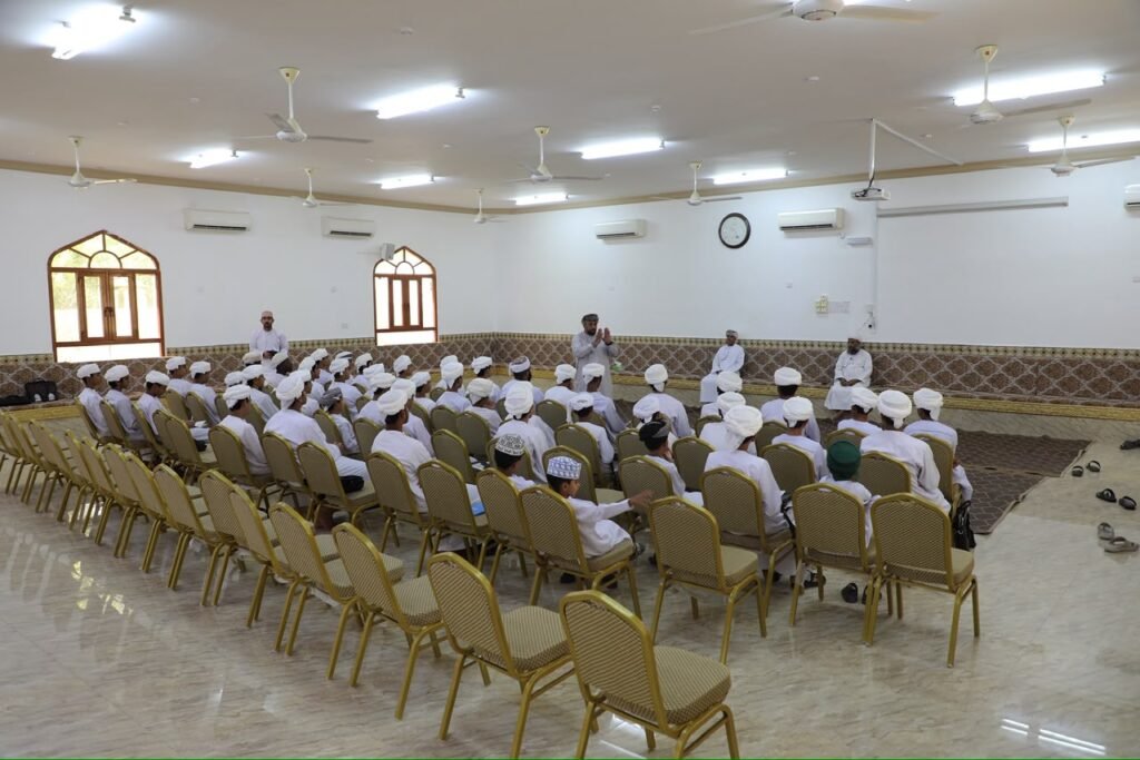 جانب من الفعاليات التوعوية والاجتماعية الموجهة للشباب والناشئة في ولاية العوابي