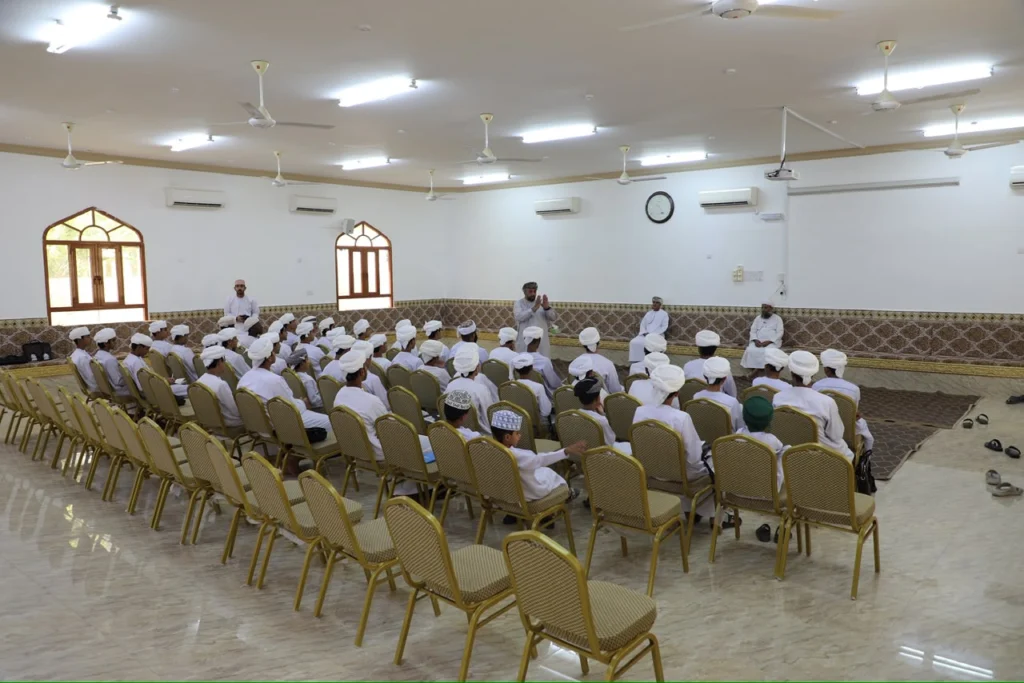 جانب من الفعاليات التوعوية والاجتماعية الموجهة للشباب والناشئة في ولاية العوابي